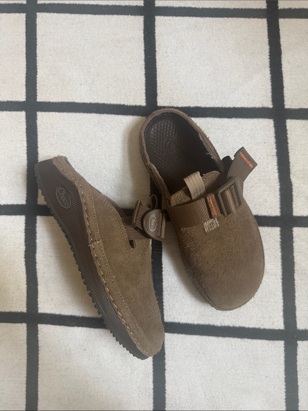 Chaco Women’s Brown Suede Slip-On Clog with Adjustable Strap size 5